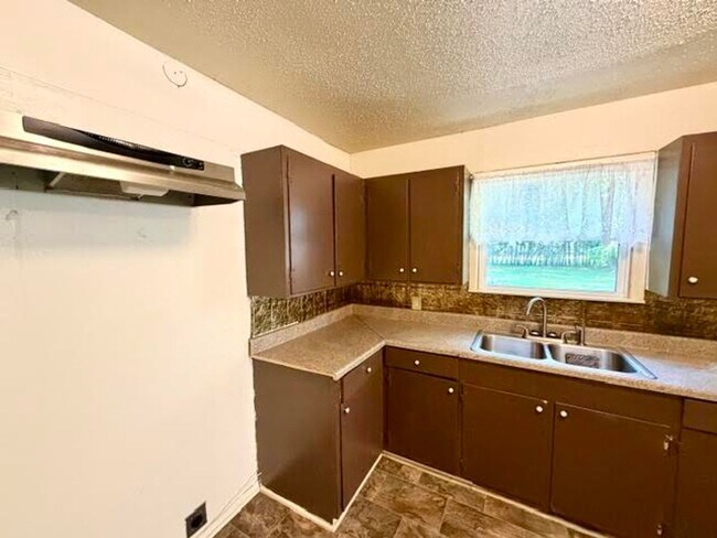 Foto del edificio - 122 Meadowbrook St
