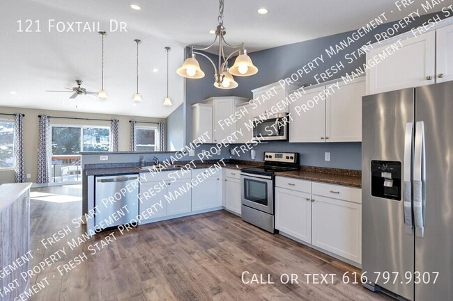 Building Photo - 121 Foxtail Dr