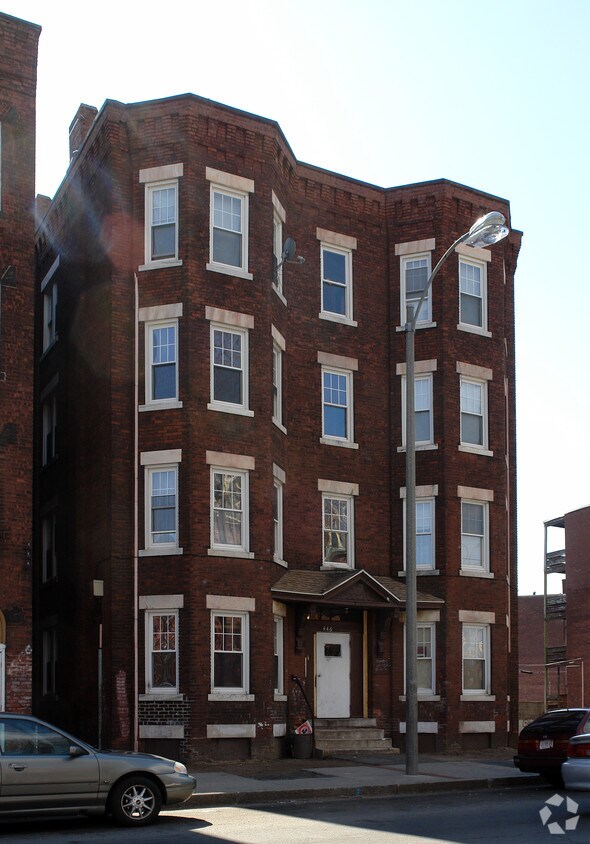 Fotografía del edificio - 446 Maple St
