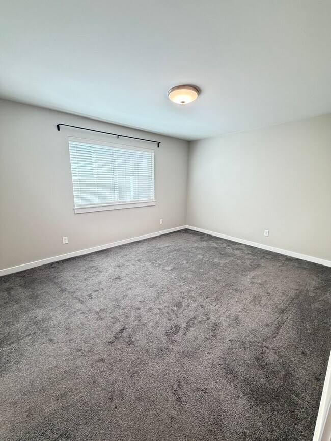 Foto del edificio - 3 Bedroom Home in gated community!