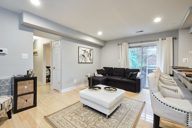 Foto del edificio - 1384 Bryant St NE
