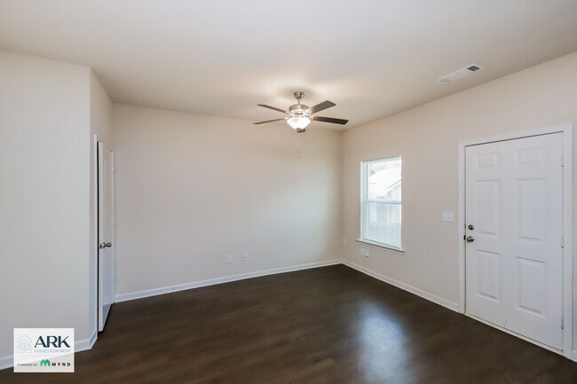 Foto del edificio - 608 Highwood Ln