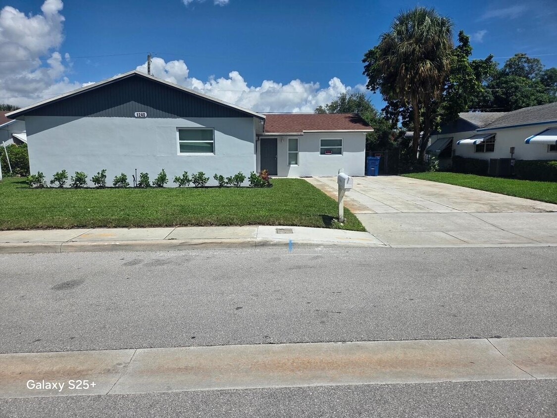 Primary Photo - 1240 W 26th St