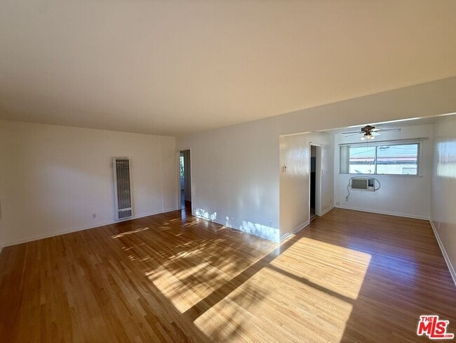 Building Photo - 14944 Dickens St