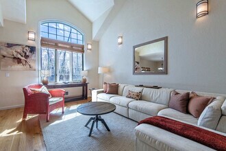 Building Photo - 129 Cobble Creek Ln