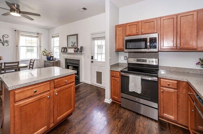 Building Photo - 1418 Whispering Oaks Trl