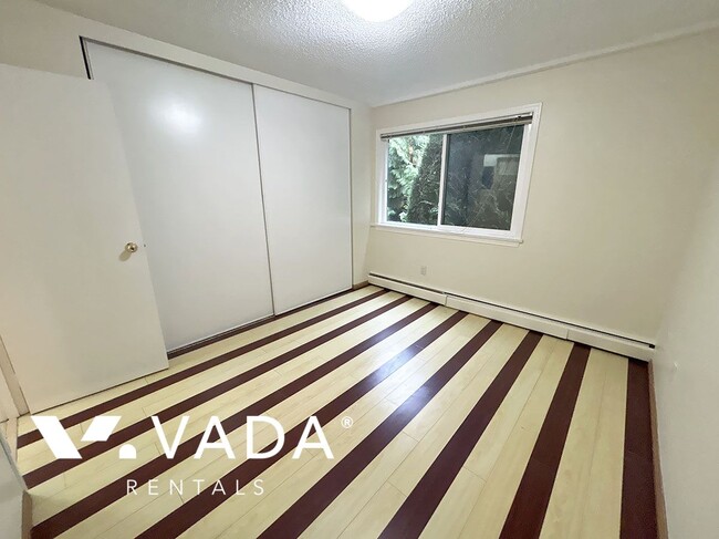 Building Photo - Sussex Square 1 Bedroom Apartment For Rent...