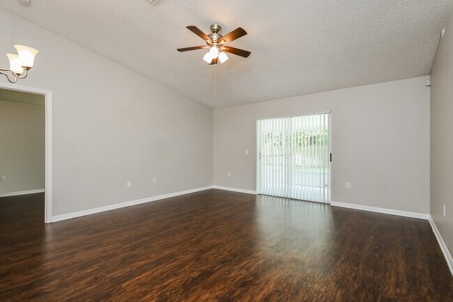 Foto del edificio - 4102 Iveyglen Ave
