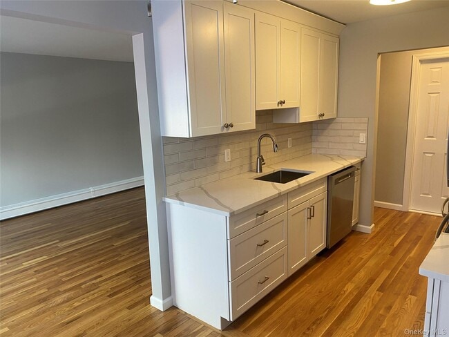 Building Photo - 8 N James St