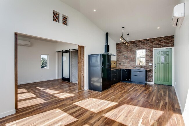 Building Photo - 6850 Waite Dr