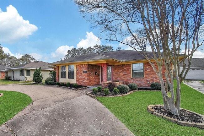 Building Photo - 3315 S Braeswood Blvd