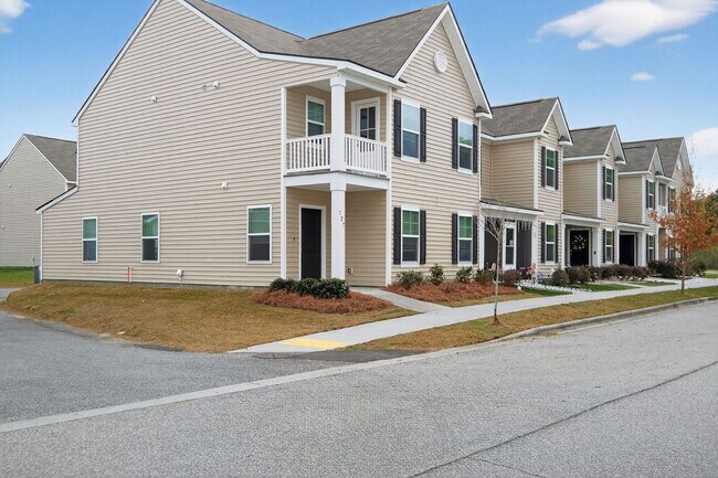 Foto del edificio - 4 bedroom 3 bath townhome in Rice Hope