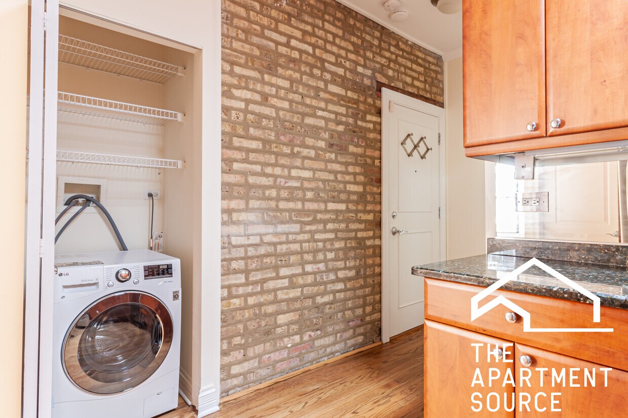 Foto principal - 626 W Roscoe St