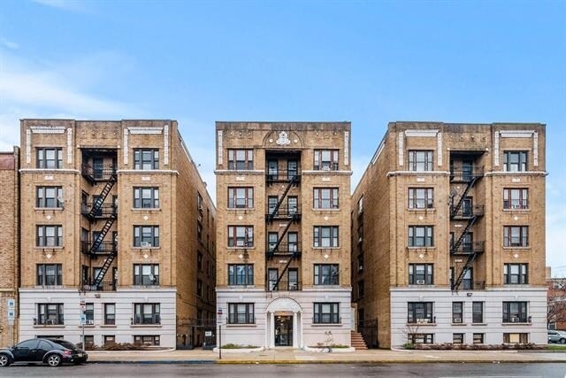 Foto principal - 2672 John F. Kennedy Blvd