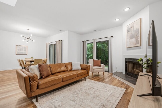 Photo - Park Flex Stays Furnished utilities included Mid or Long term Lease Townhome