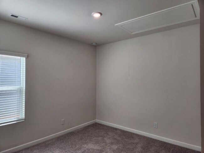 Foto del edificio - Charming 3-Bedroom, 2-Bathroom Single-Family Home in The Vineyards of Charlotte