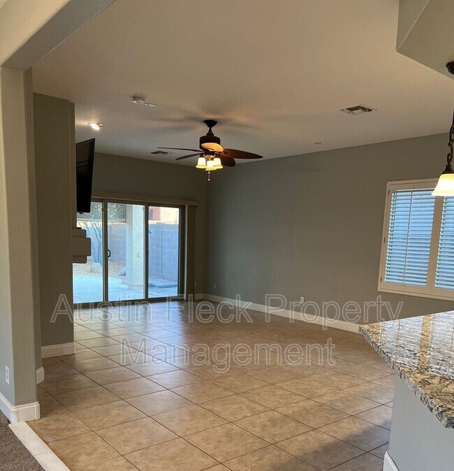 Foto del edificio - 10718 E Secret Canyon Rd