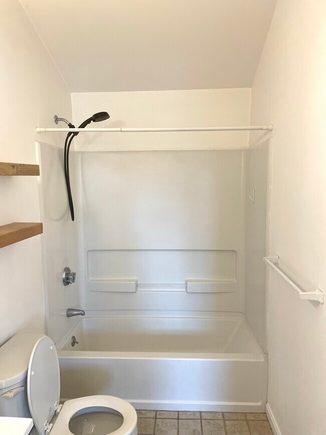 Bathroom 2 - 211 River St