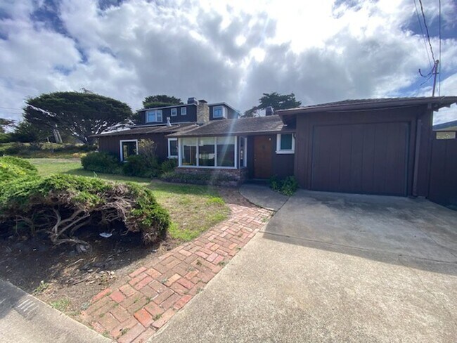 Foto del edificio - Beach Tract Cottage!