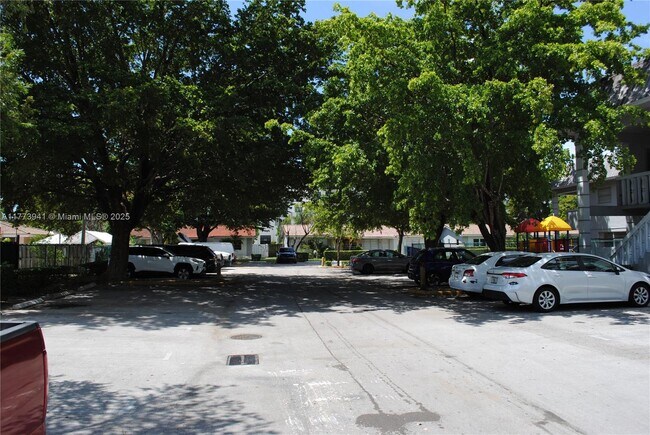 Building Photo - 17255 SW 95th Ave