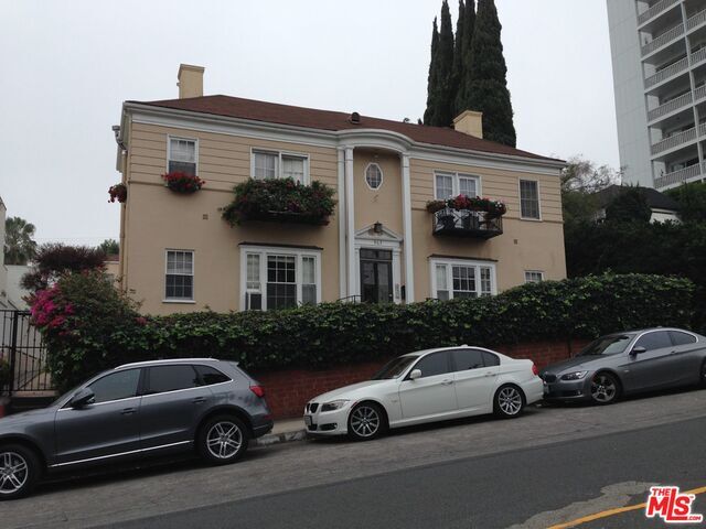 Primary Photo - 963 N Doheny Dr