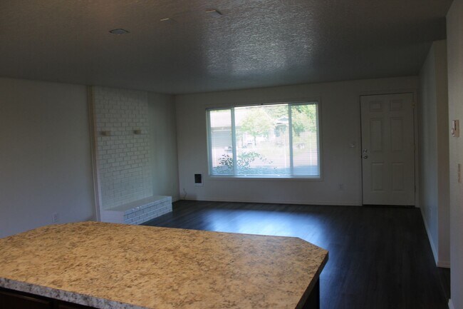 Foto del edificio - Four bedroom ranch