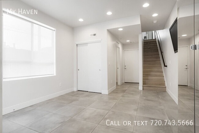 Building Photo - 3520 W Conejos Pl