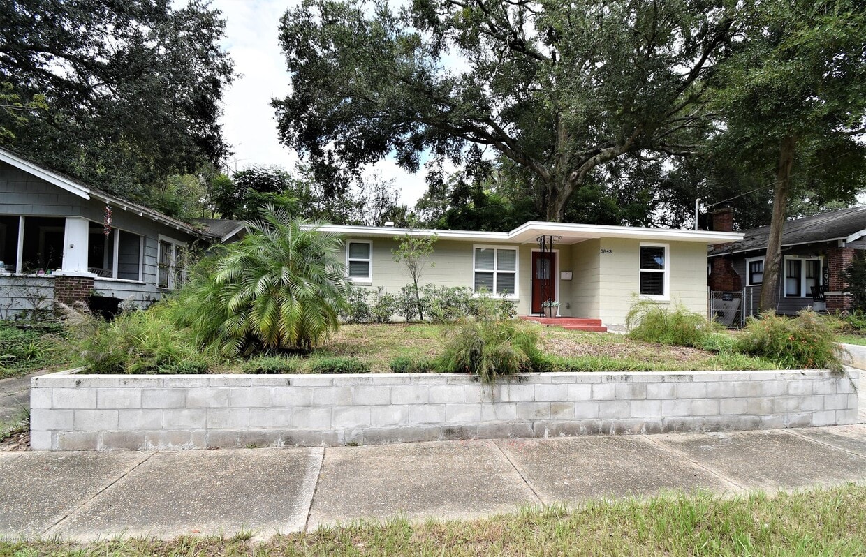 Foto principal - 3843 Valencia Rd