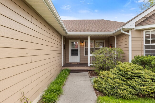 Foto del edificio - 210 Sweetgrass Ave