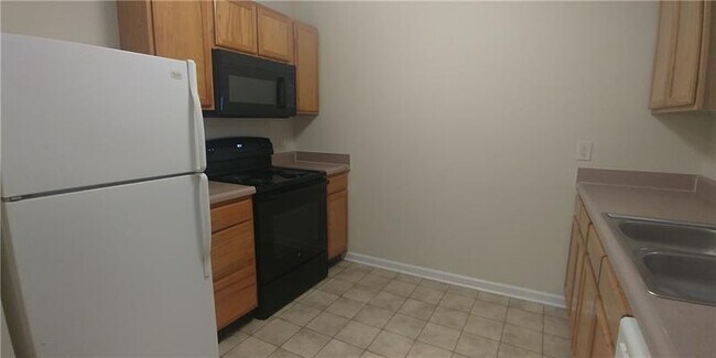 Building Photo - 3022 Campus Pointe Cir