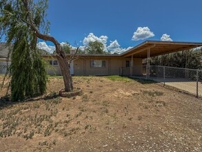 Building Photo - Conveniently located 3 bedroom 2 bath home!