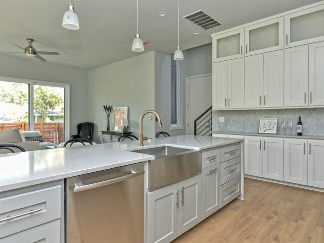 Foto del edificio - 804 Terrell Hill Dr