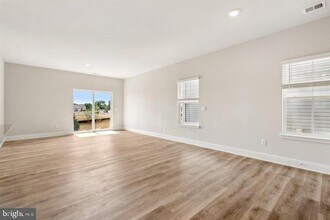 Building Photo - 107 Charing Cross Dr