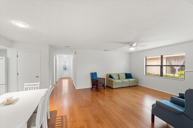 Building Photo - 725 Vivienda W Blvd