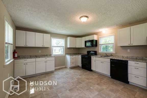 Foto del edificio - 120 Waddell Ave