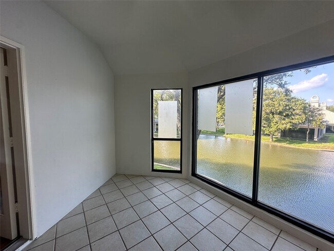 Foto del edificio - 4144 Greystone Way
