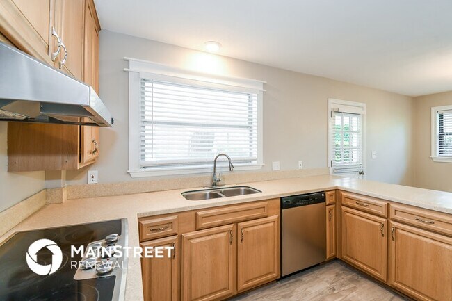 Foto del edificio - 5011 Bedford Forest Dr