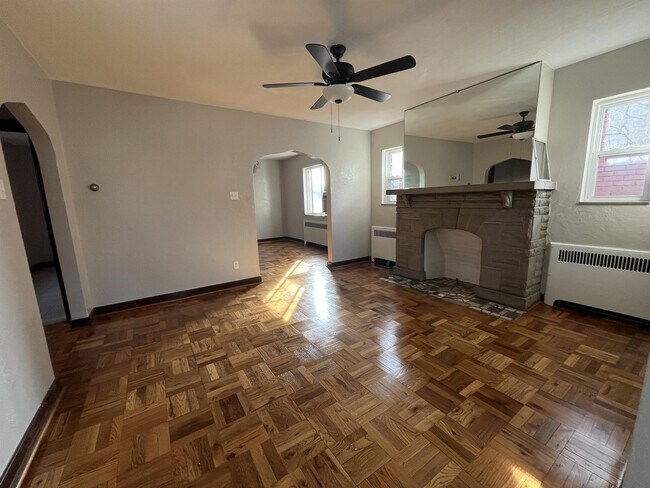 Building Photo - 304.5 Lenox Ave