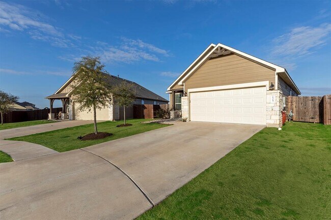 Building Photo - 125 Carlina Lp