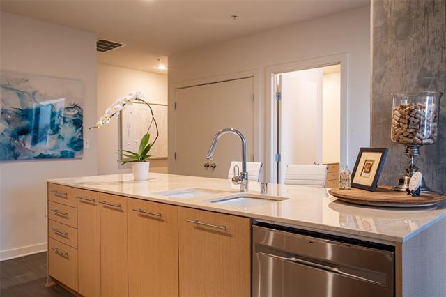 Foto del edificio - 2323 N Houston St