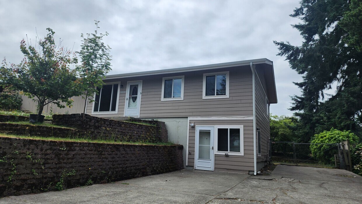 Primary Photo - Steilacoom 4 Bedroom + Bonus Room!