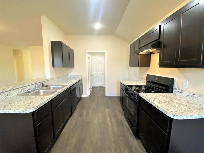 Building Photo - 839 Twin Lakes Dr