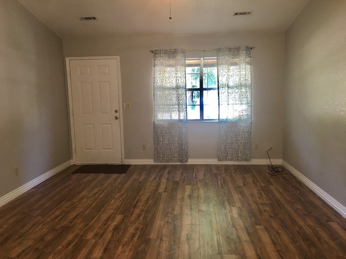 Foto principal - 11683 Landers Rd