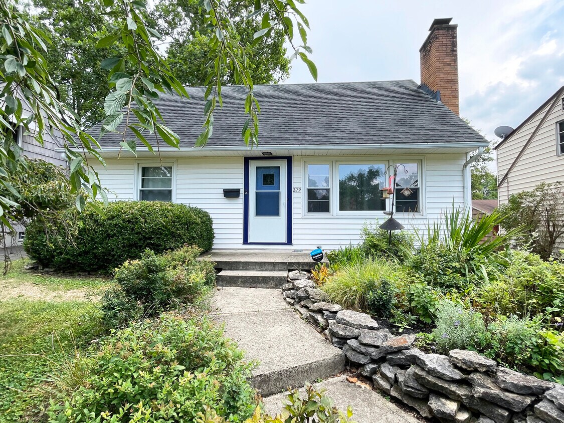 Front - 279 Highfield Dr