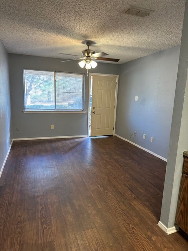 Building Photo - 406 Kearley Dr