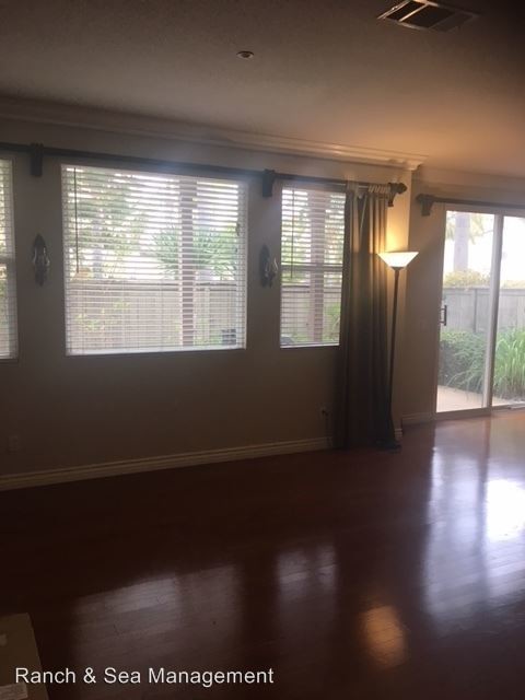 Building Photo - 3 br, 2.5 bath House - 6469 Terraza Portico