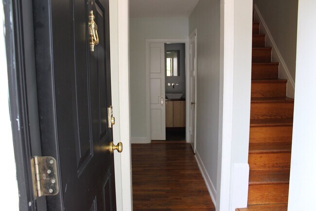 Foto del edificio - 6107 Maylane Dr