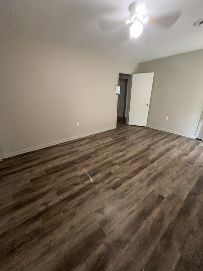 Building Photo - 5558 Queen Mary Ln