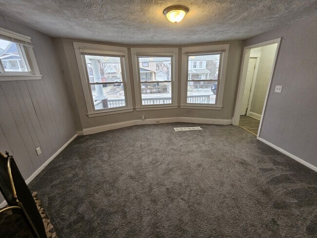 Foto del edificio - 10602 Earle Ave