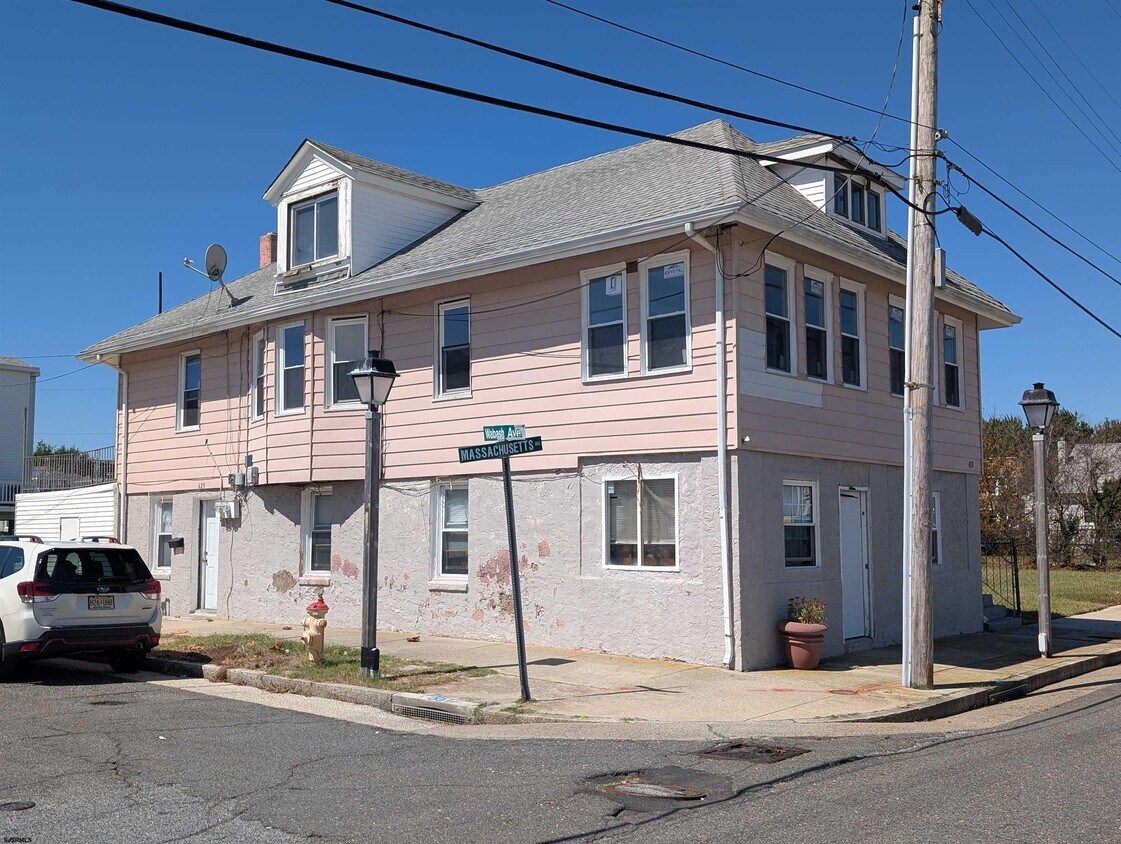 Foto principal - 420 N Massachusetts Ave